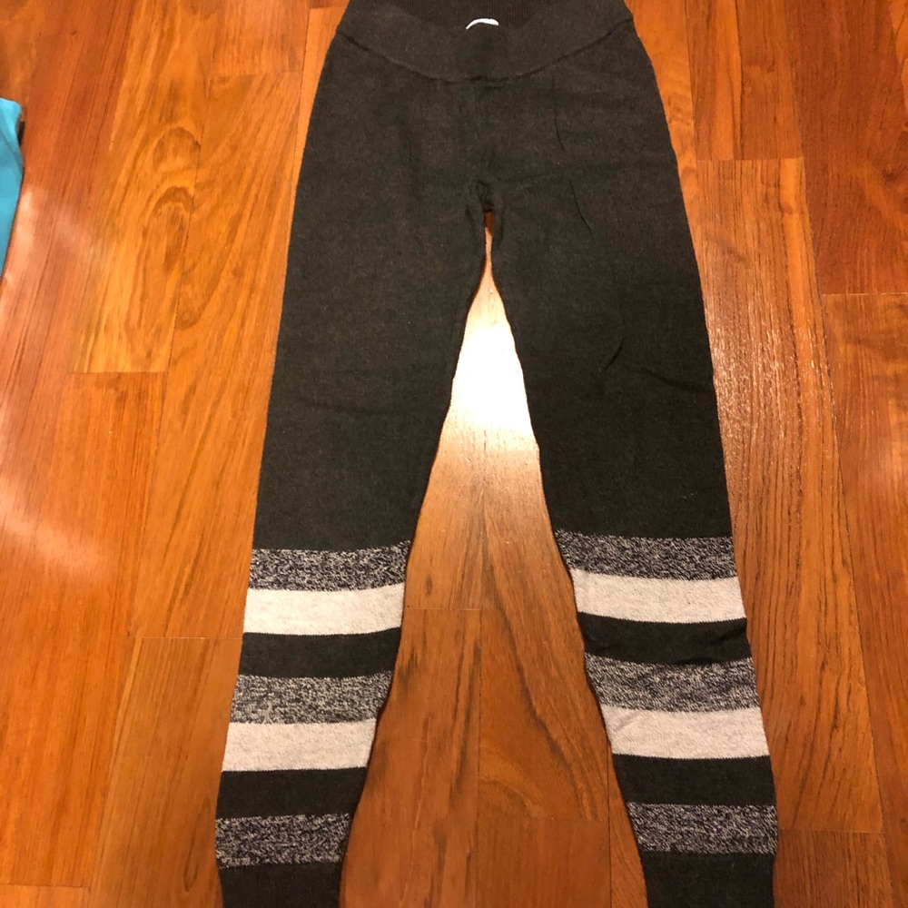 Knit gap body leggings with stripes at bottom, XS